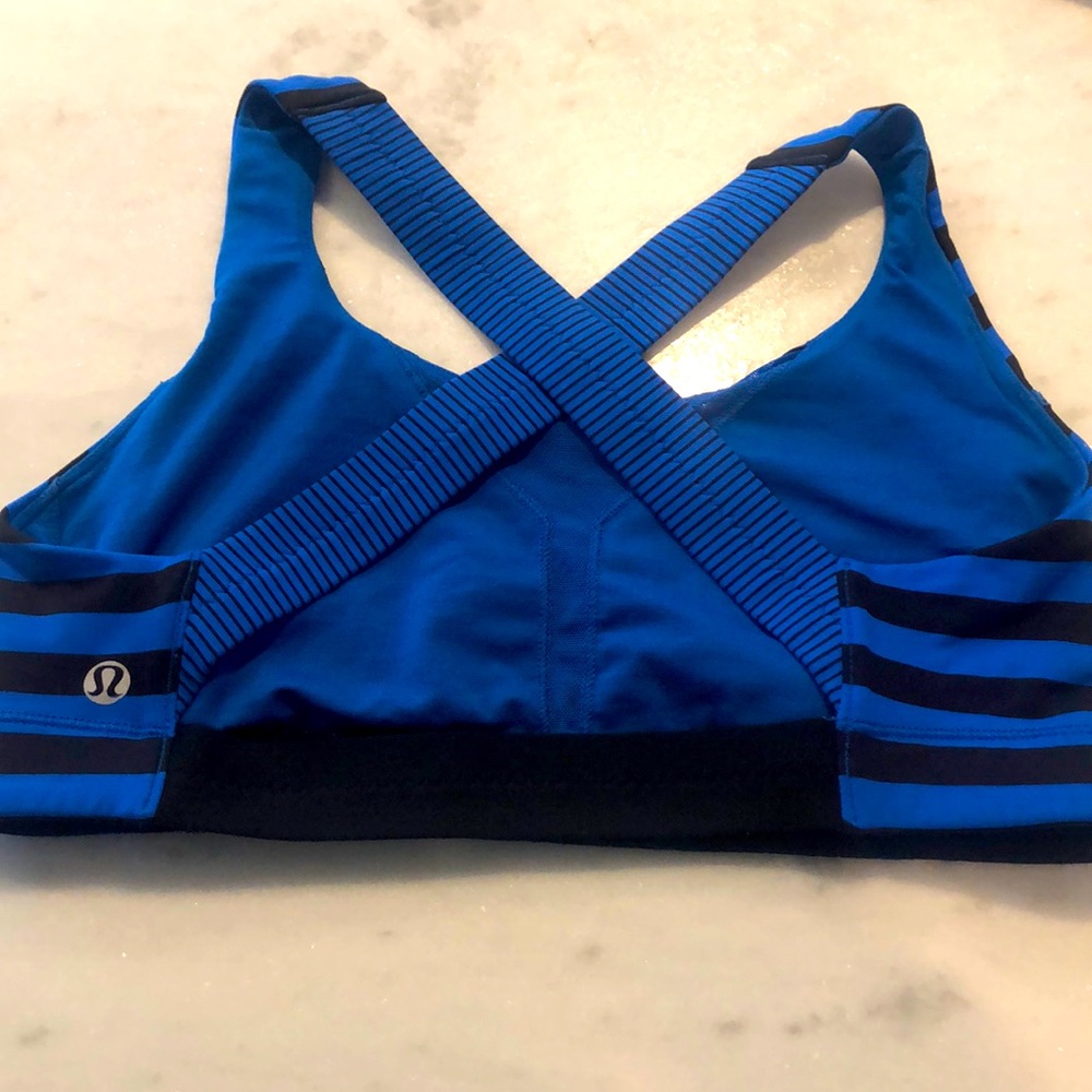 Lululemon size 4 sports bra